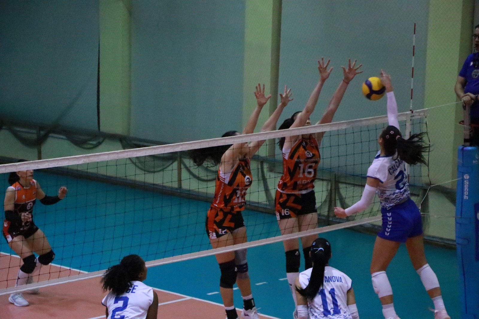       Bu gün qadın voleybolçuların Y�