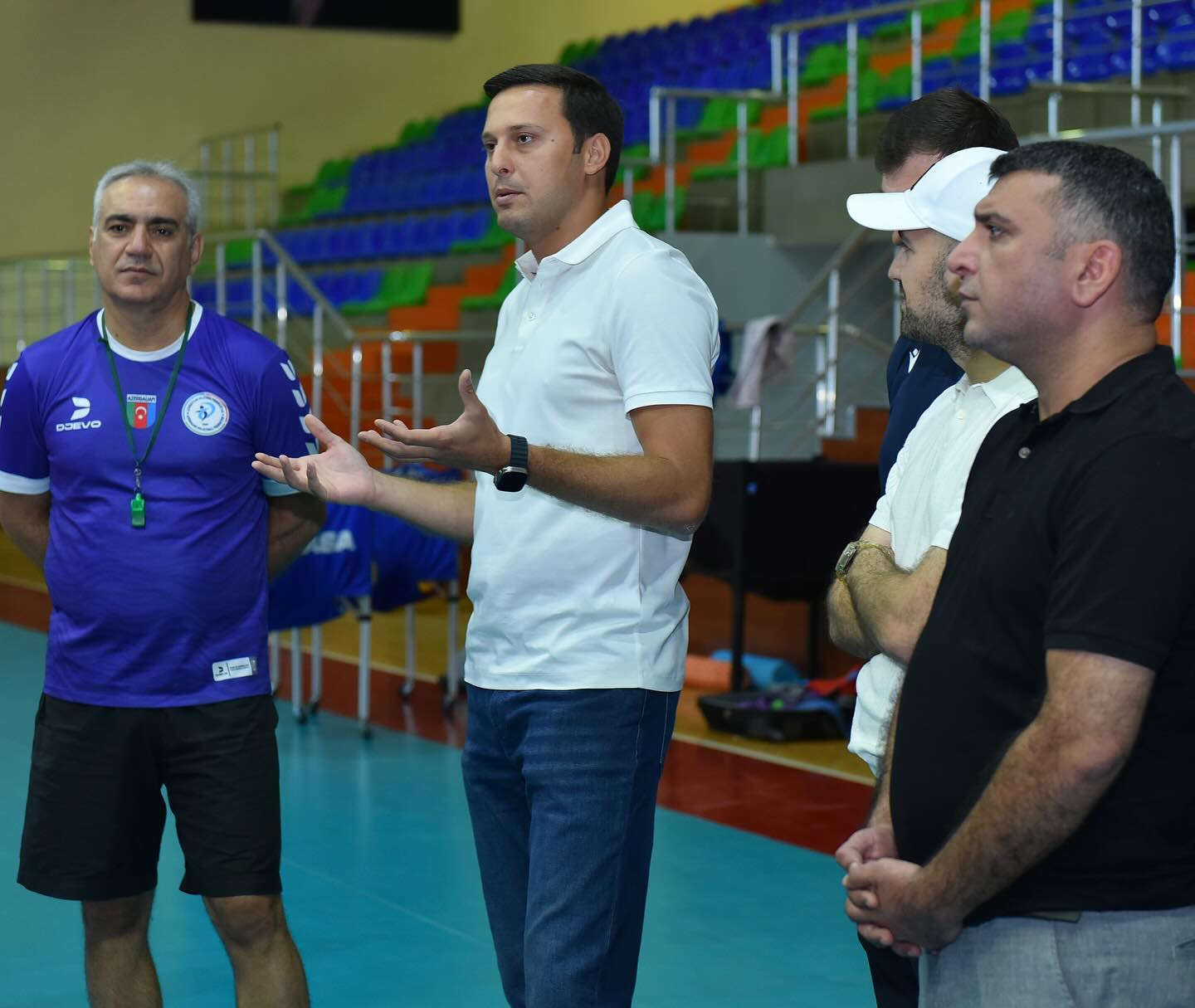 Azərbaycan Voleybol Federasiyasının (AVF) baş katibi Faiq Orucov, icraçı direktor Vüqar Hüseynzadə və maliyyə direktoru Sənan Cəfərov 17 yaşadək oğlanlardan ibarət milli komandamızın III MDB Oyunları öncəsi məşq prosesini izləyiblər
                                  