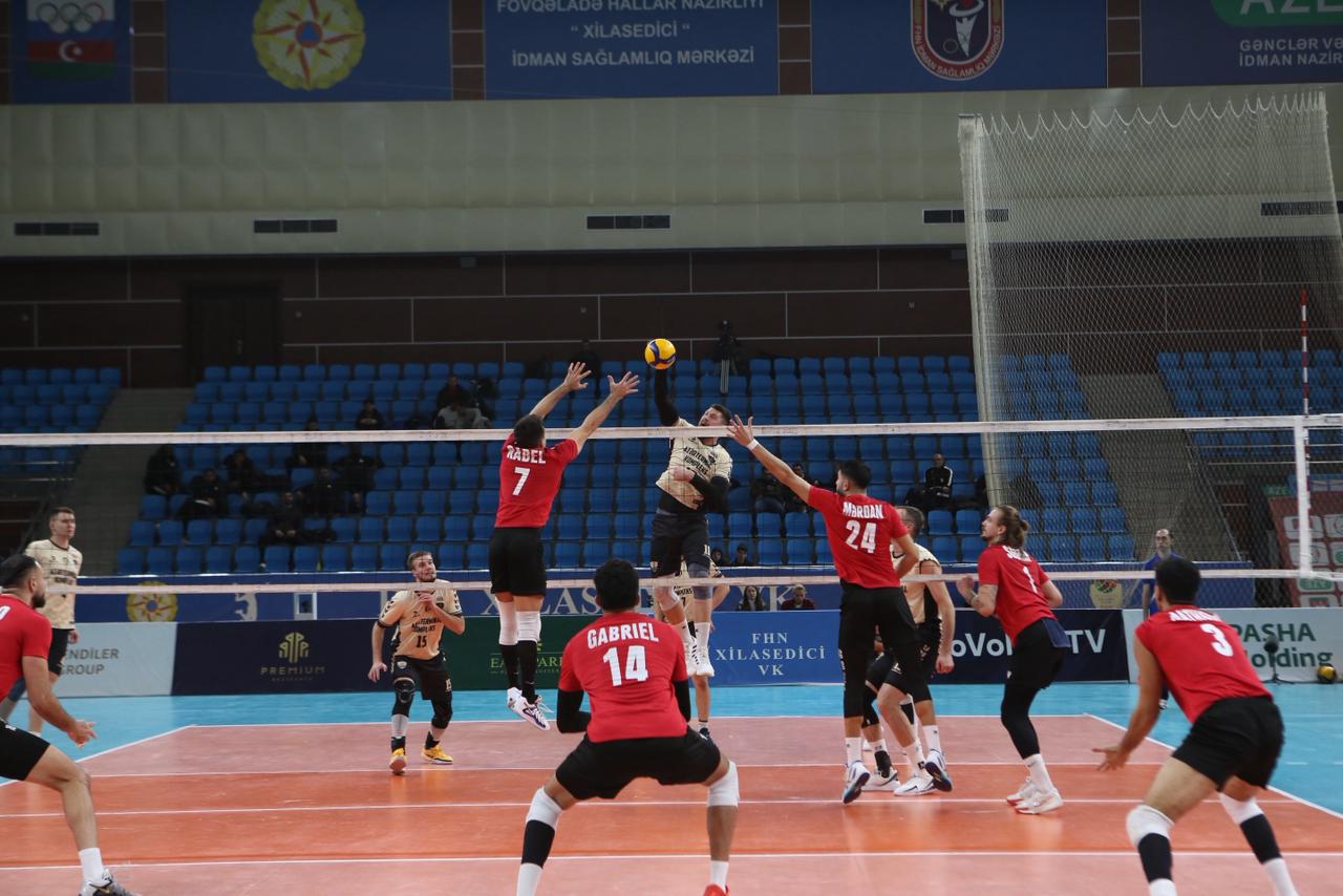 Bu gün qadın və kişi voleybolçuların Yüksək Liqa yarışlarında ilin ilk oyunları baş tutub.
