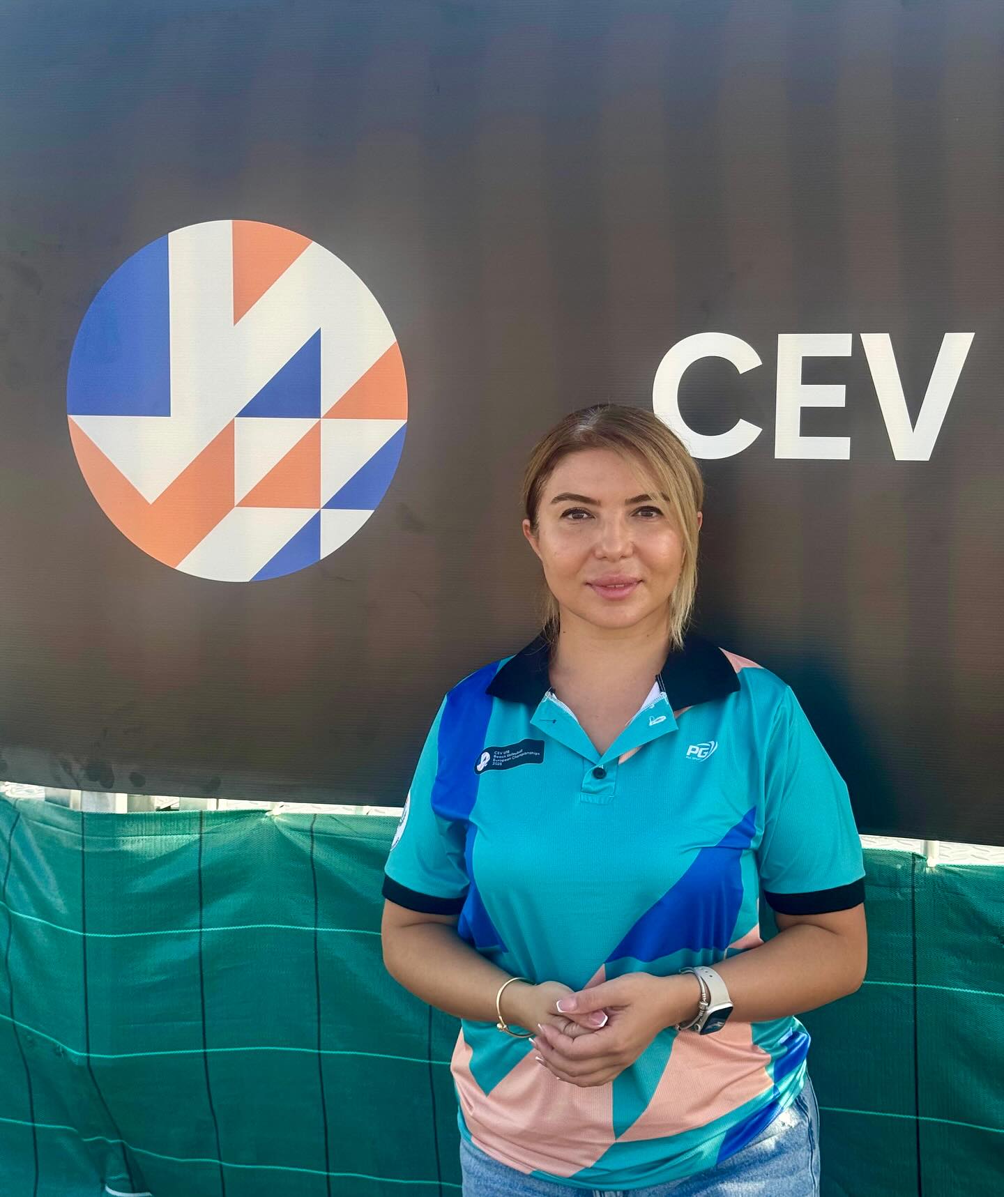 Azərbaycan Voleybol Federasiyasının həkimi, Beynəlxalq Voleybol Federasiyasının (FIVB) və Avropa Voleybol Konfederasiyasının (CEV) tibb komissiyalarının üzvü Vüsalə Kazımova beynəlxalq yarışa təyinat alıb. V.Kazımova çimərlik voleybolu üzrə 18 yaşadək (U-18) qız və oğlanların Avropa çempionatında iştirak edəcək.