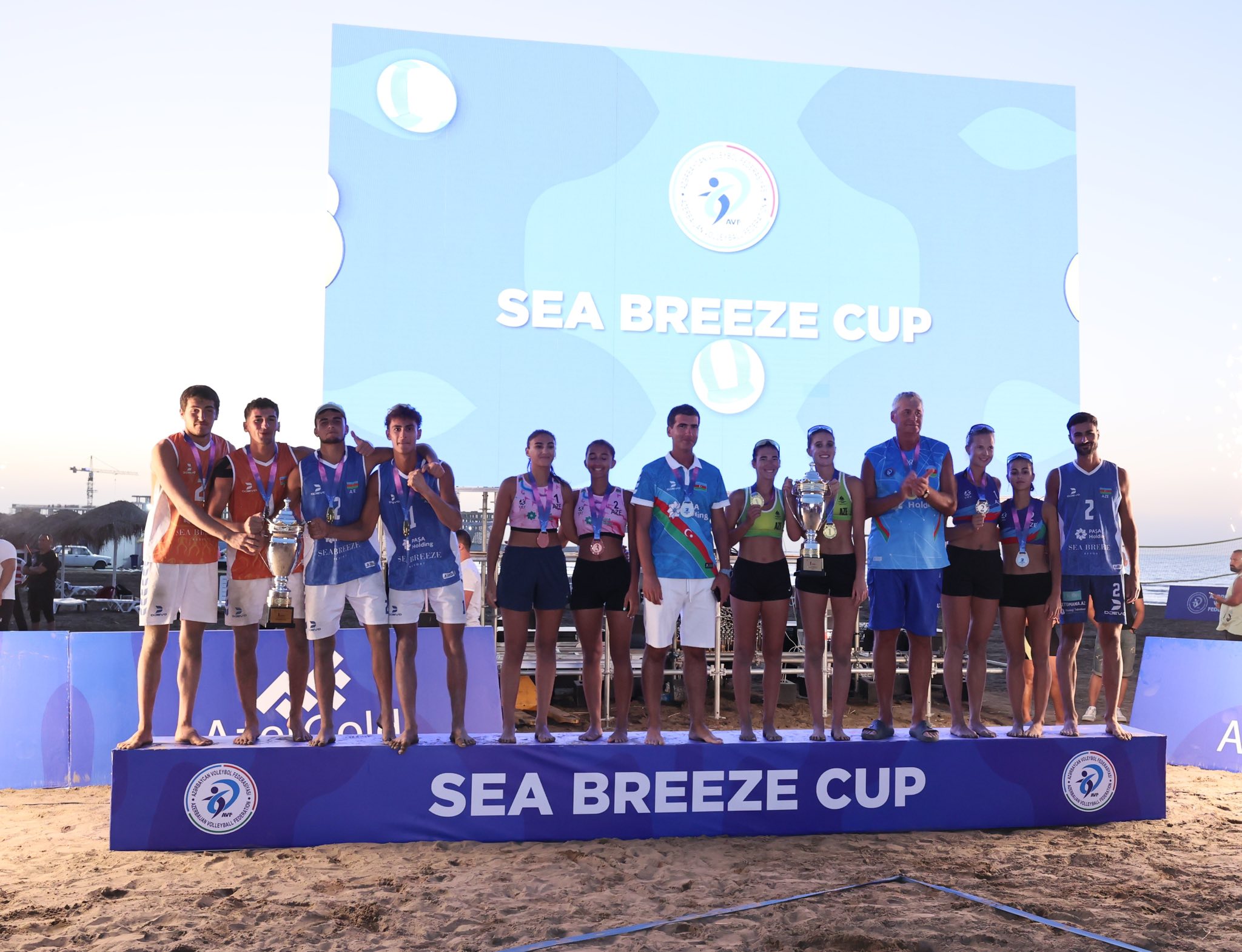Azərbaycan Voleybol Federasiyası (AVF) və “Sea Breeze Resort”un birgə təşkilatçılığı ilə keçirilən çimərlik voleybolu üzrə “Sea Breeze Cup” turnirinin qalibləri bəlli olub.
                                  