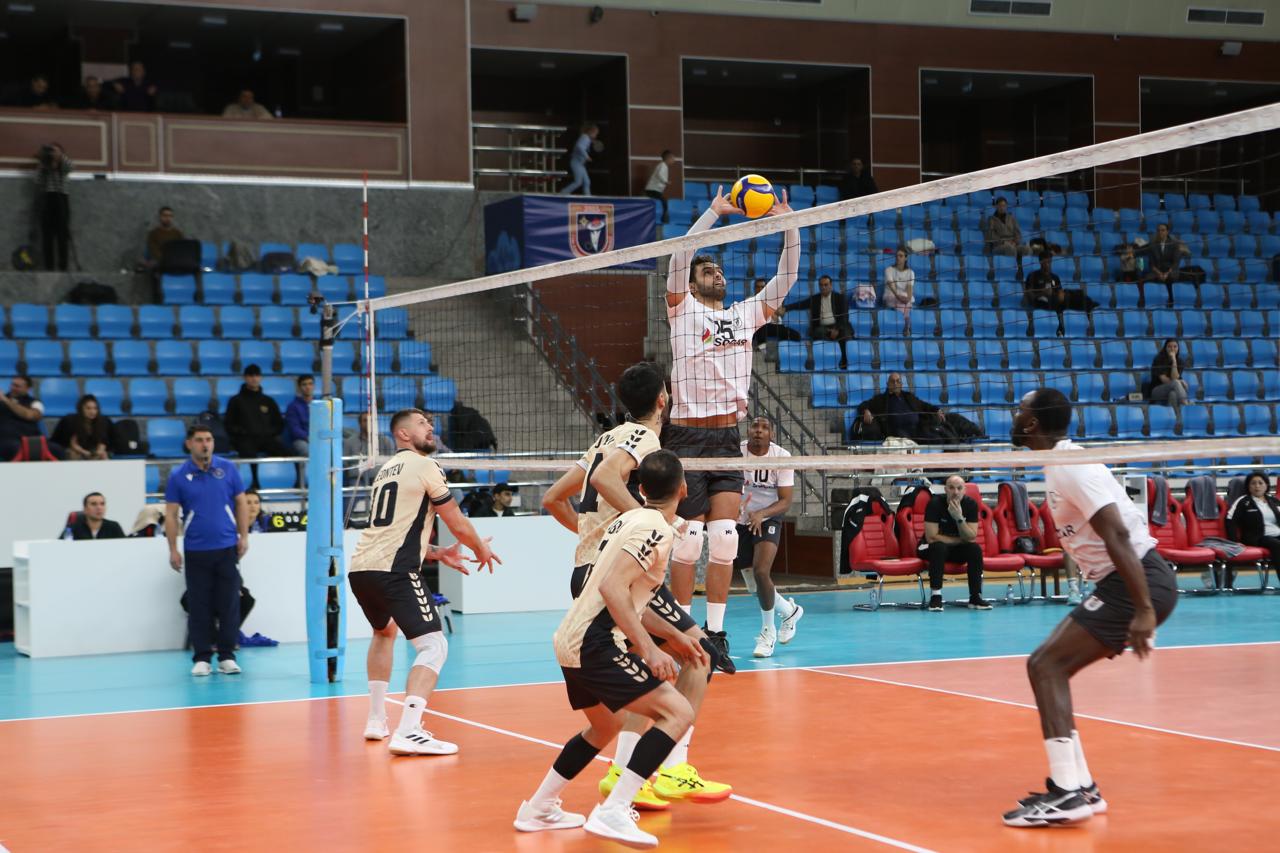 Kişi voleybolçuların Yüksək Liqasında VII tur çərçivəsində növbəti oyunlar keçirilib.